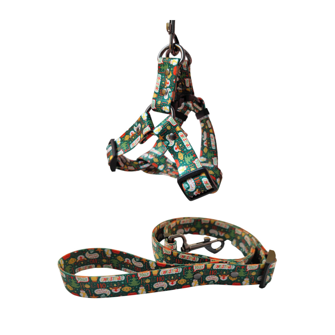 Adjustable Christmas dog leash and chest harness set with holiday-themed pattern for small to large dogs.