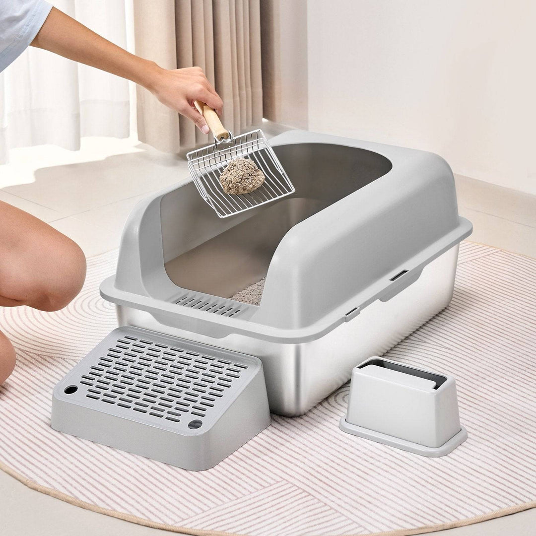 6-inch deep cat litter box with hood and odor-control filtering footboard for clean and easy cat waste management